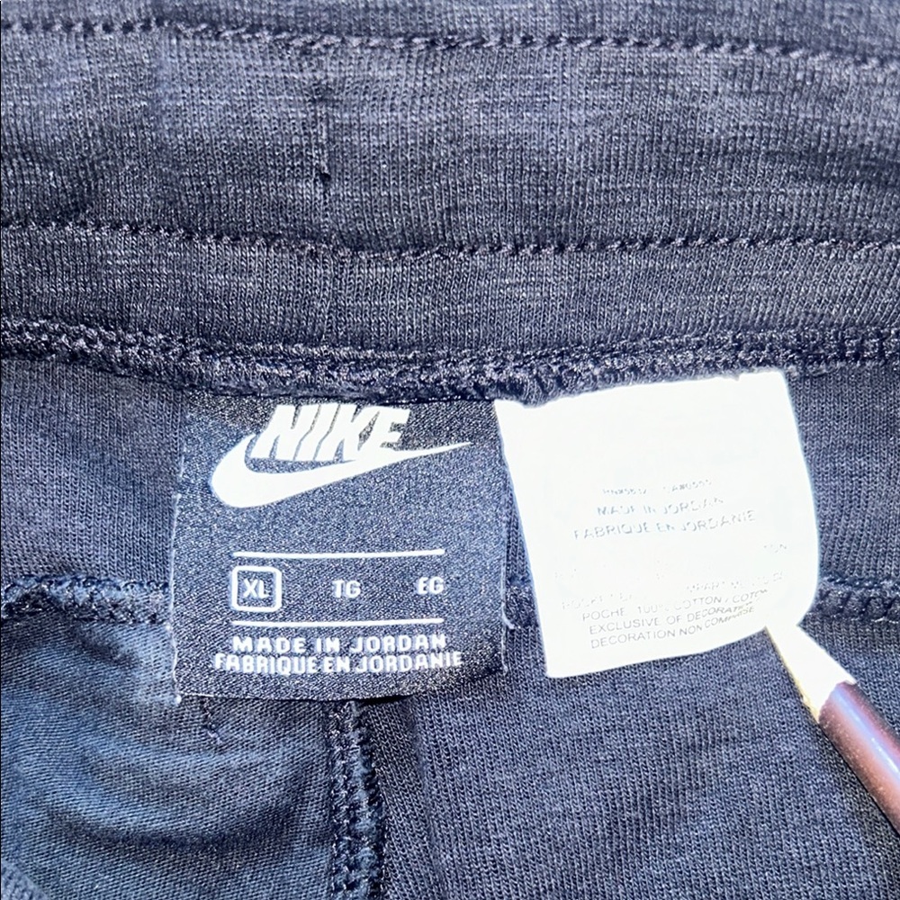 Nike Black Athletic Shorts with Elastic Waistband - Picture 6 of 10
